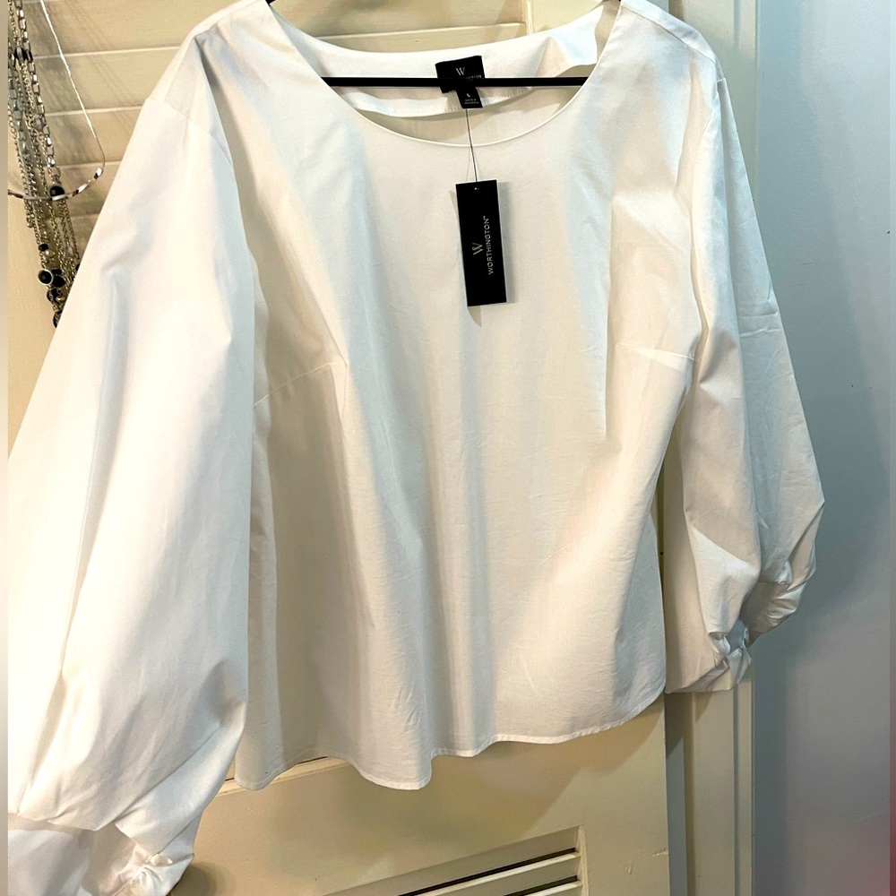 🆕 Beautiful White Dress Blouse NWT - puffy sleeves with elastic sleeves